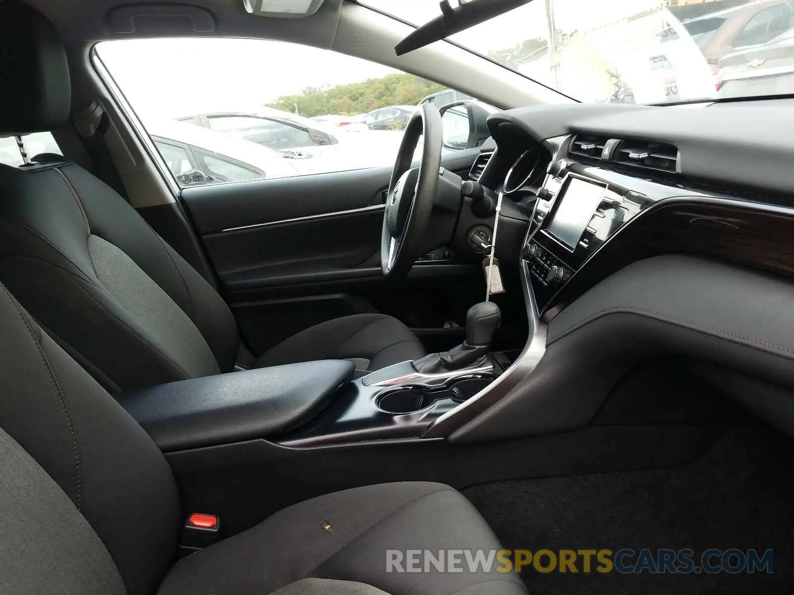 5 Photograph of a damaged car 4T1B11HK5KU264484 TOYOTA CAMRY 2019