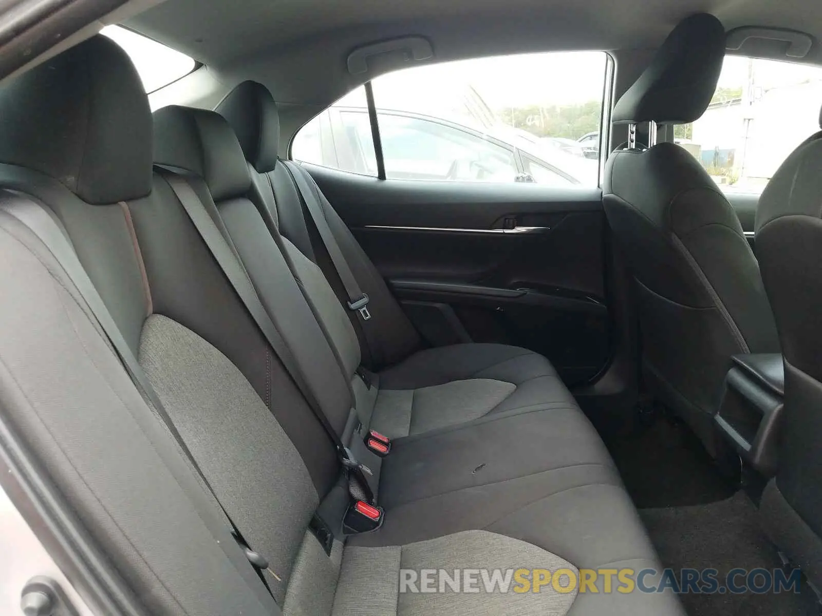 6 Photograph of a damaged car 4T1B11HK5KU264484 TOYOTA CAMRY 2019