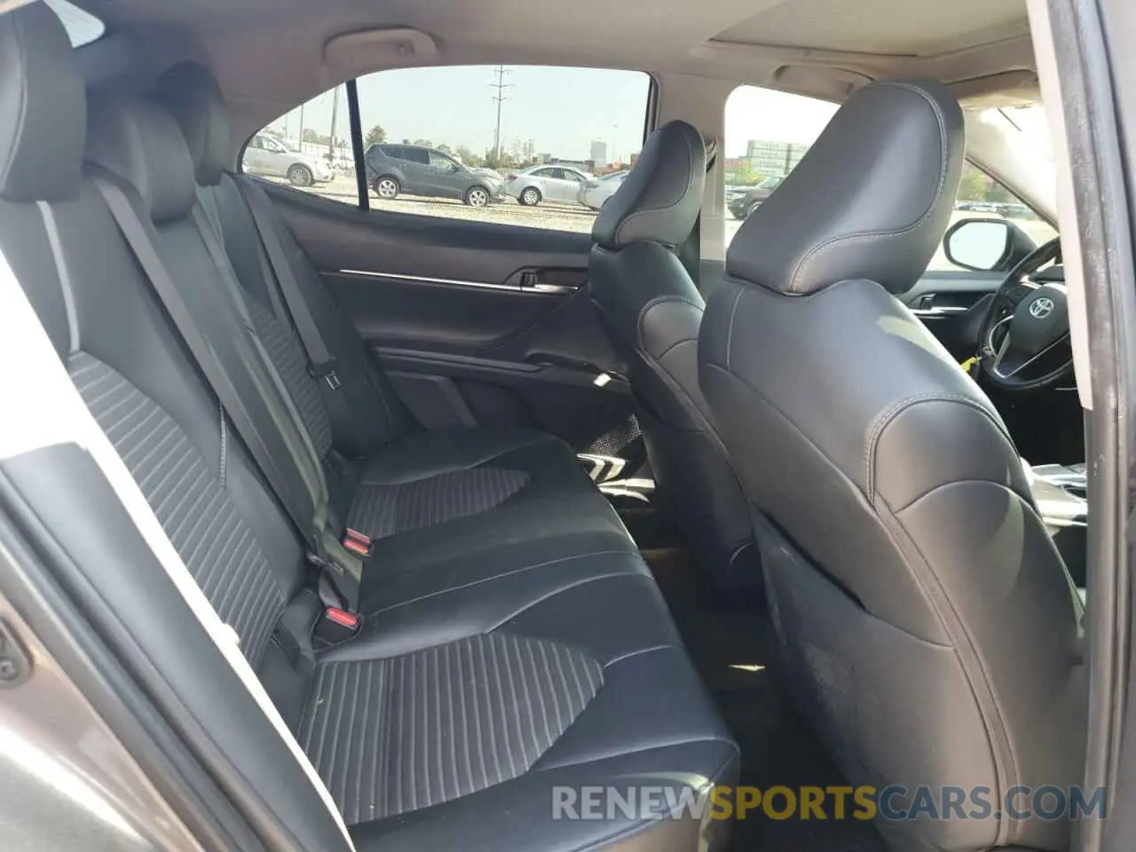 10 Фотография поврежденного автомобиля 4T1B11HK5KU264629 TOYOTA CAMRY 2019