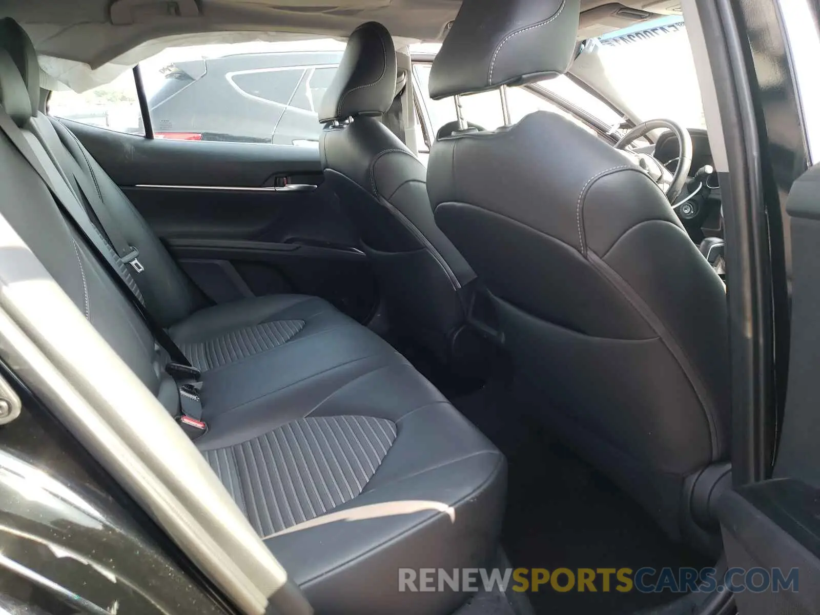 6 Photograph of a damaged car 4T1B11HK5KU274755 TOYOTA CAMRY 2019