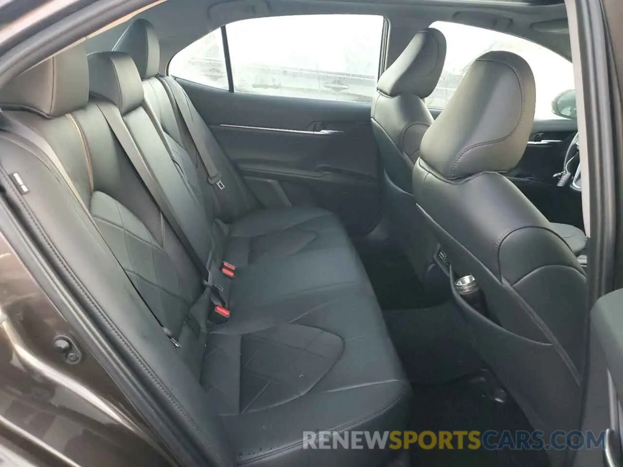 10 Photograph of a damaged car 4T1B11HK5KU296299 TOYOTA CAMRY 2019