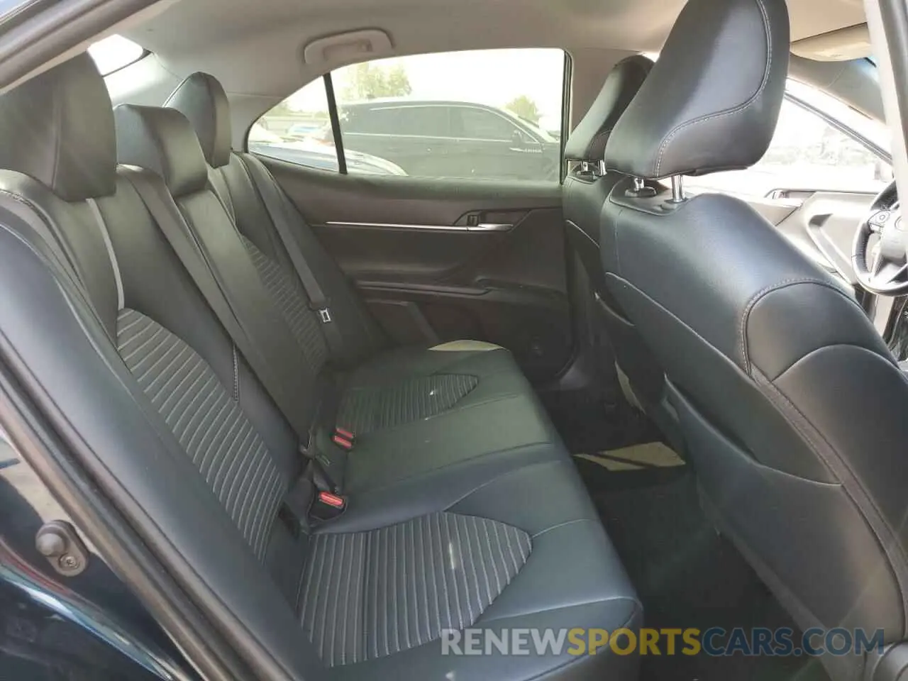 10 Photograph of a damaged car 4T1B11HK5KU297999 TOYOTA CAMRY 2019