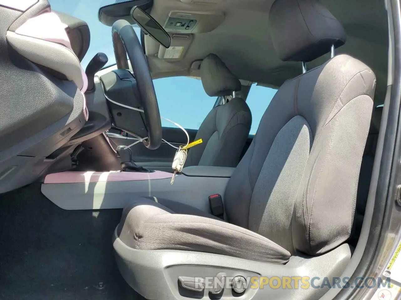 7 Фотография поврежденного автомобиля 4T1B11HK5KU688599 TOYOTA CAMRY 2019