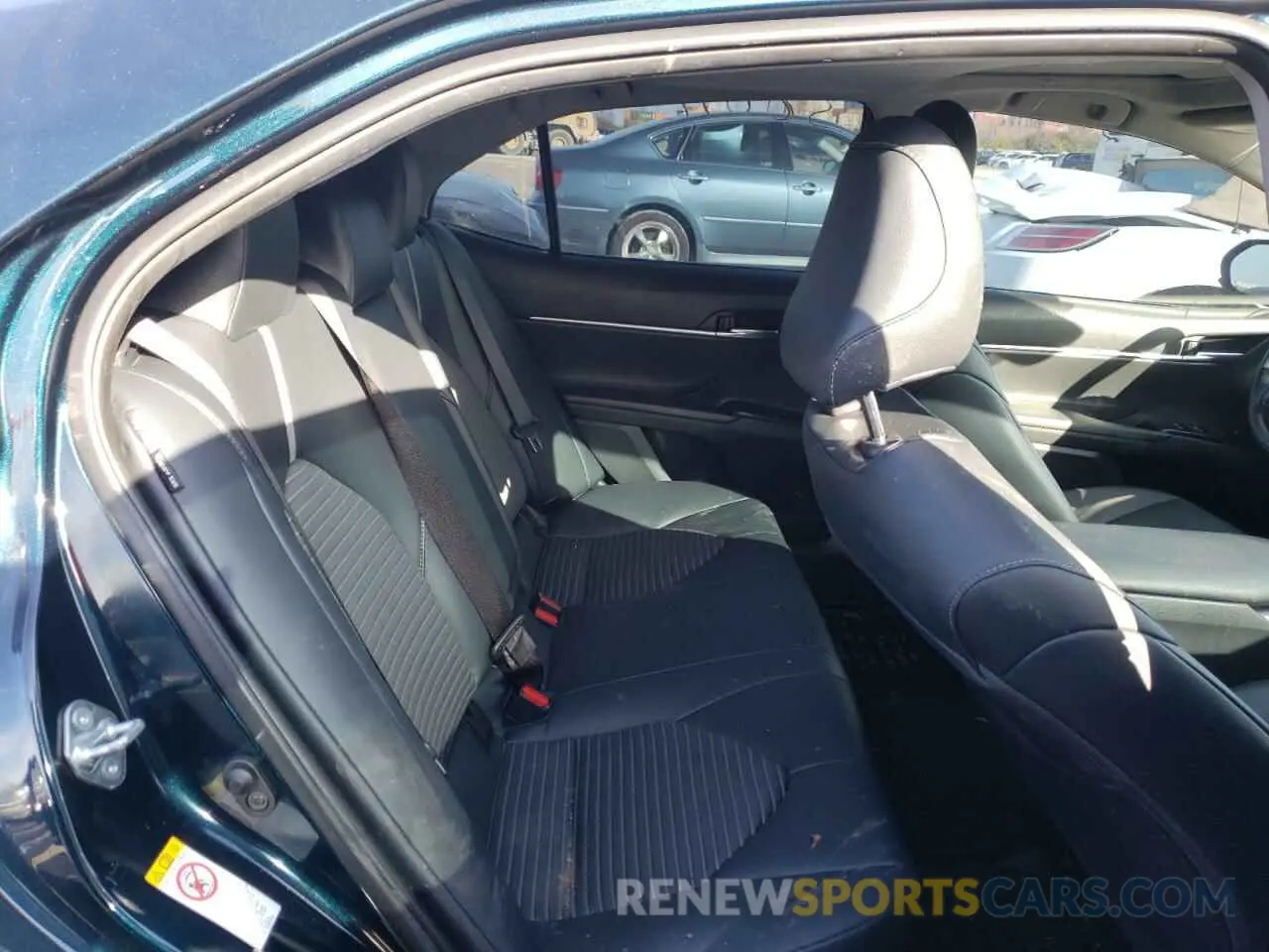 6 Photograph of a damaged car 4T1B11HK5KU695925 TOYOTA CAMRY 2019