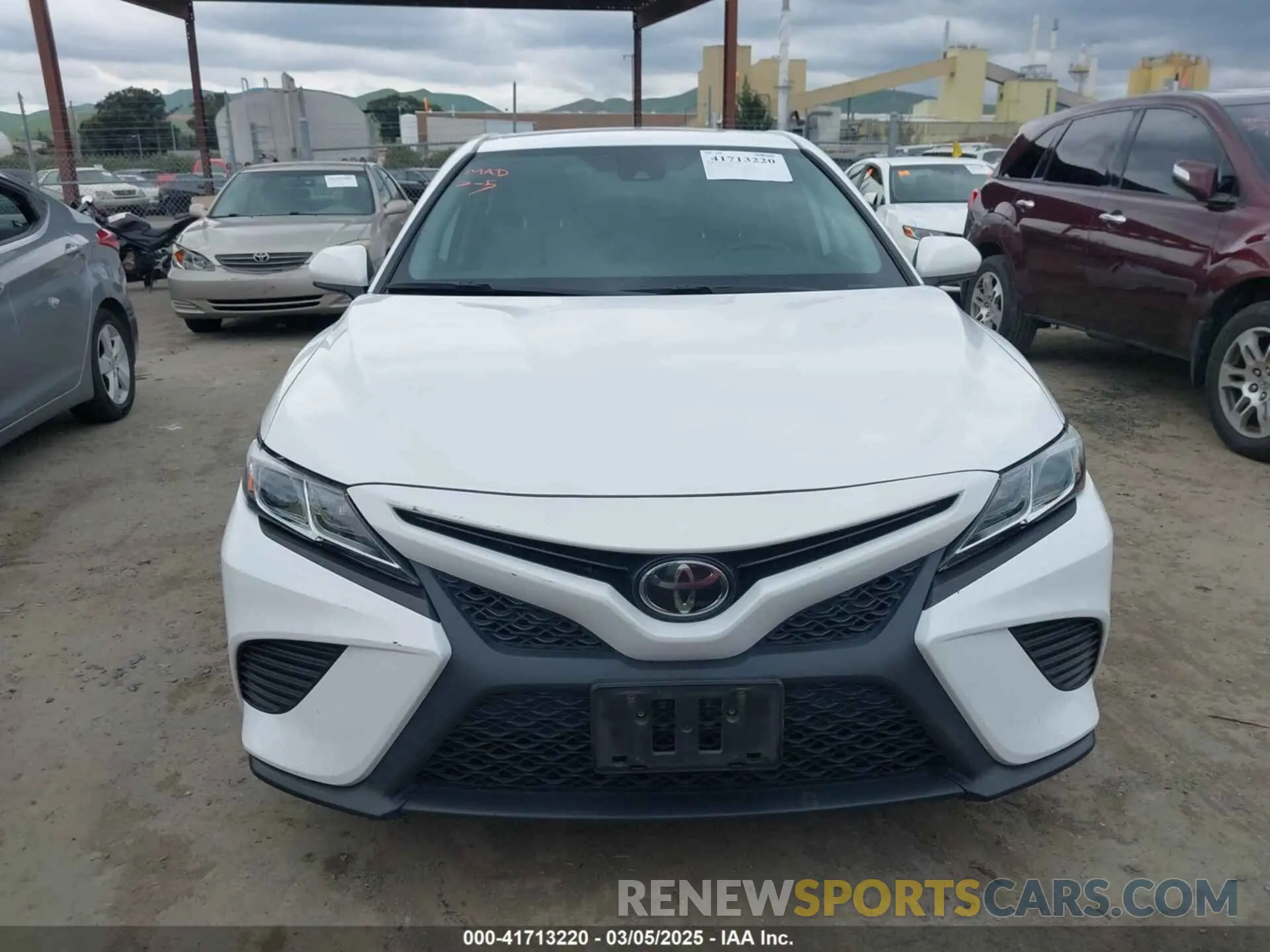 13 Photograph of a damaged car 4T1B11HK5KU703148 TOYOTA CAMRY 2019