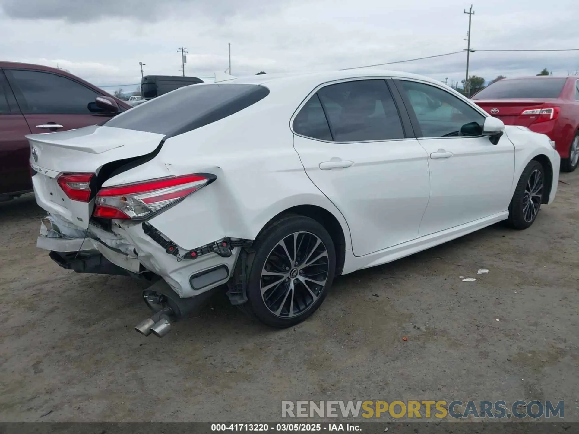 4 Photograph of a damaged car 4T1B11HK5KU703148 TOYOTA CAMRY 2019