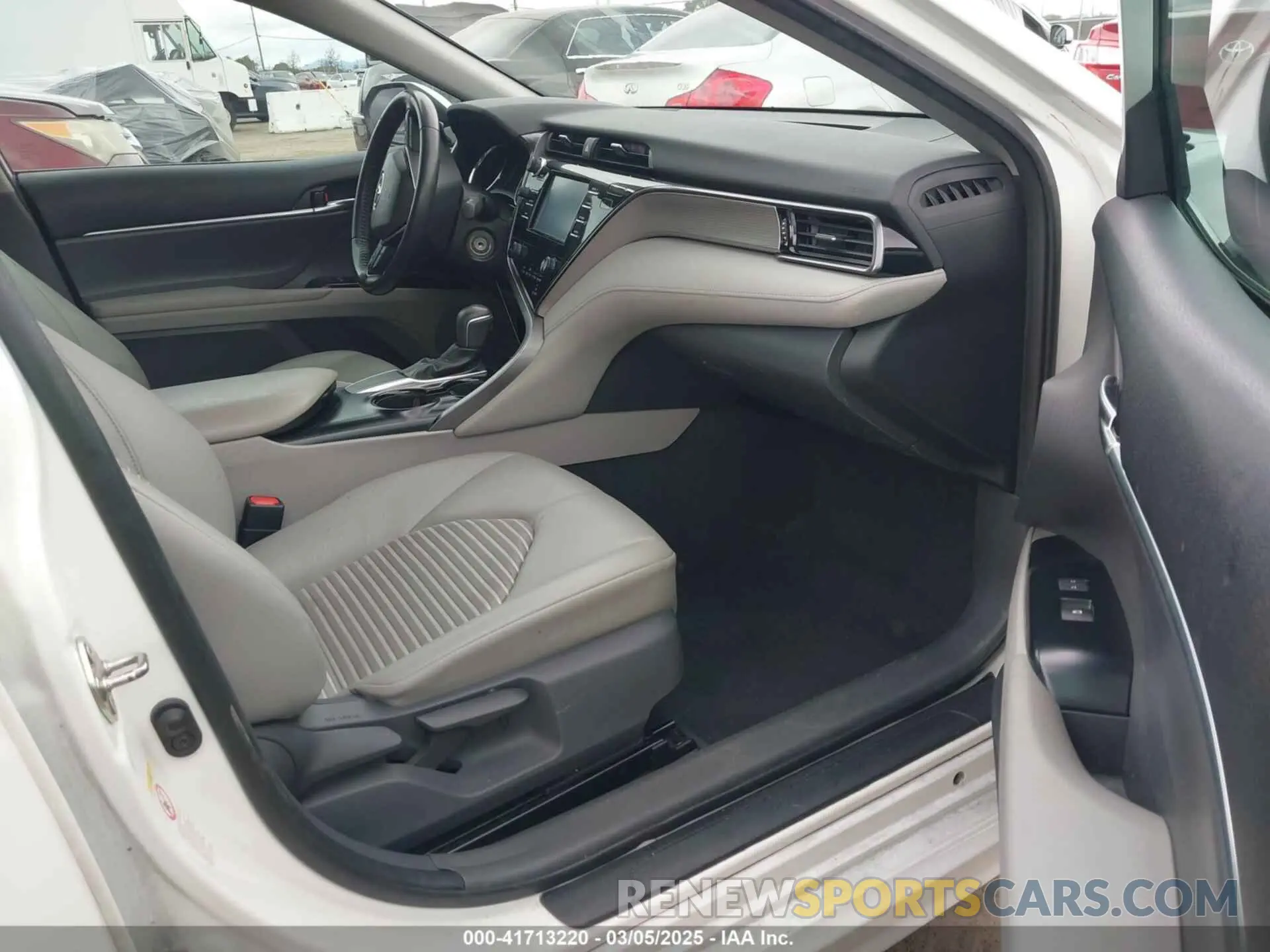 5 Photograph of a damaged car 4T1B11HK5KU703148 TOYOTA CAMRY 2019