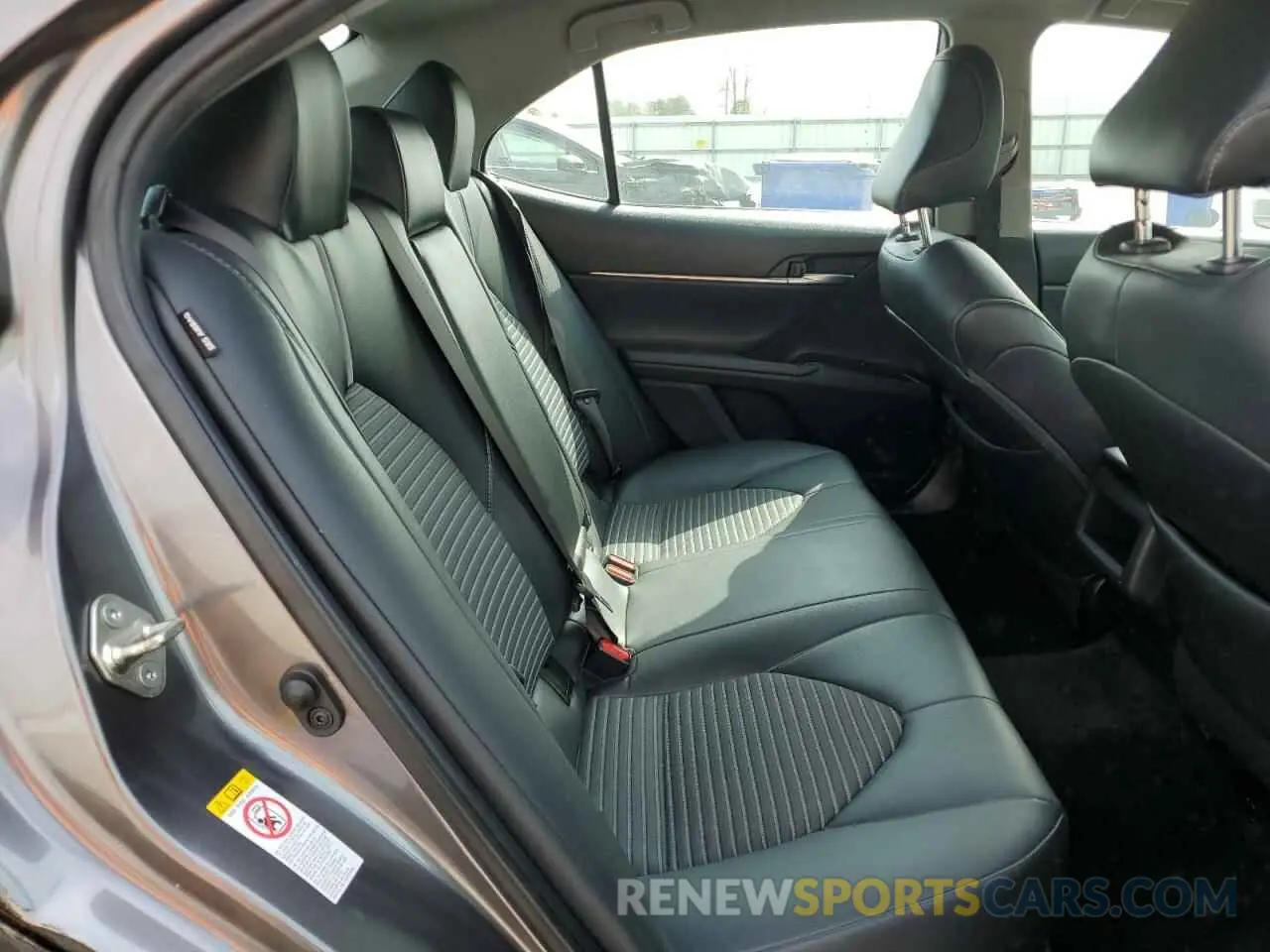 11 Photograph of a damaged car 4T1B11HK5KU729510 TOYOTA CAMRY 2019