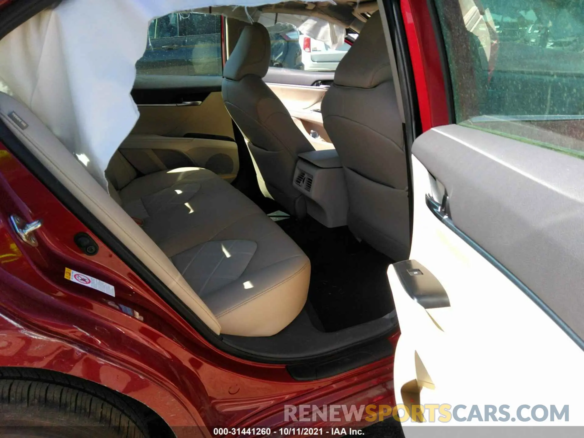 8 Photograph of a damaged car 4T1B11HK5KU738045 TOYOTA CAMRY 2019