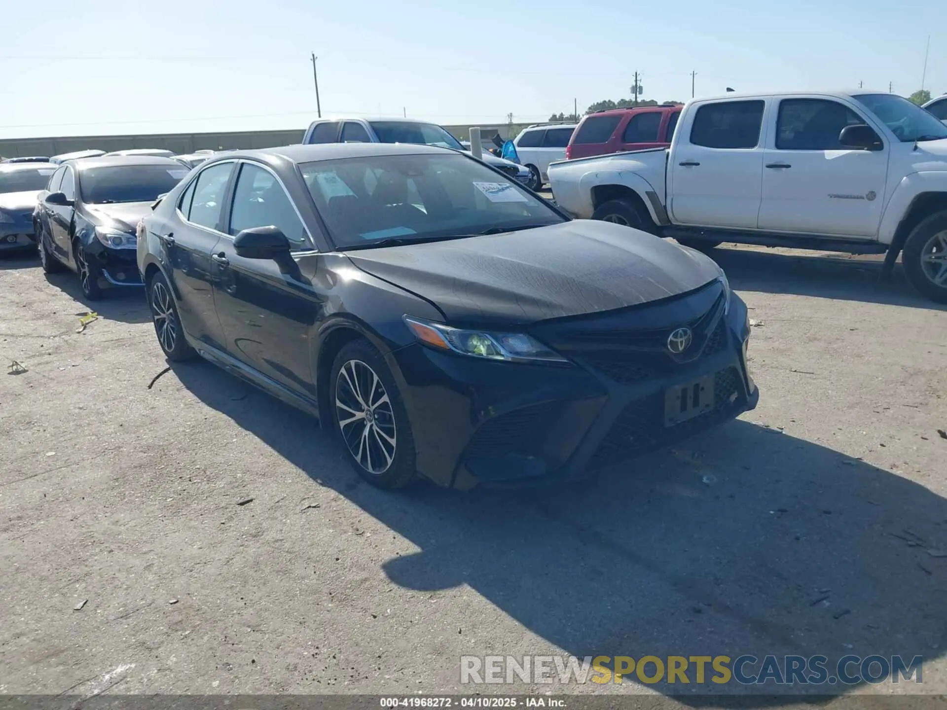 1 Фотография поврежденного автомобиля 4T1B11HK5KU746677 TOYOTA CAMRY 2019