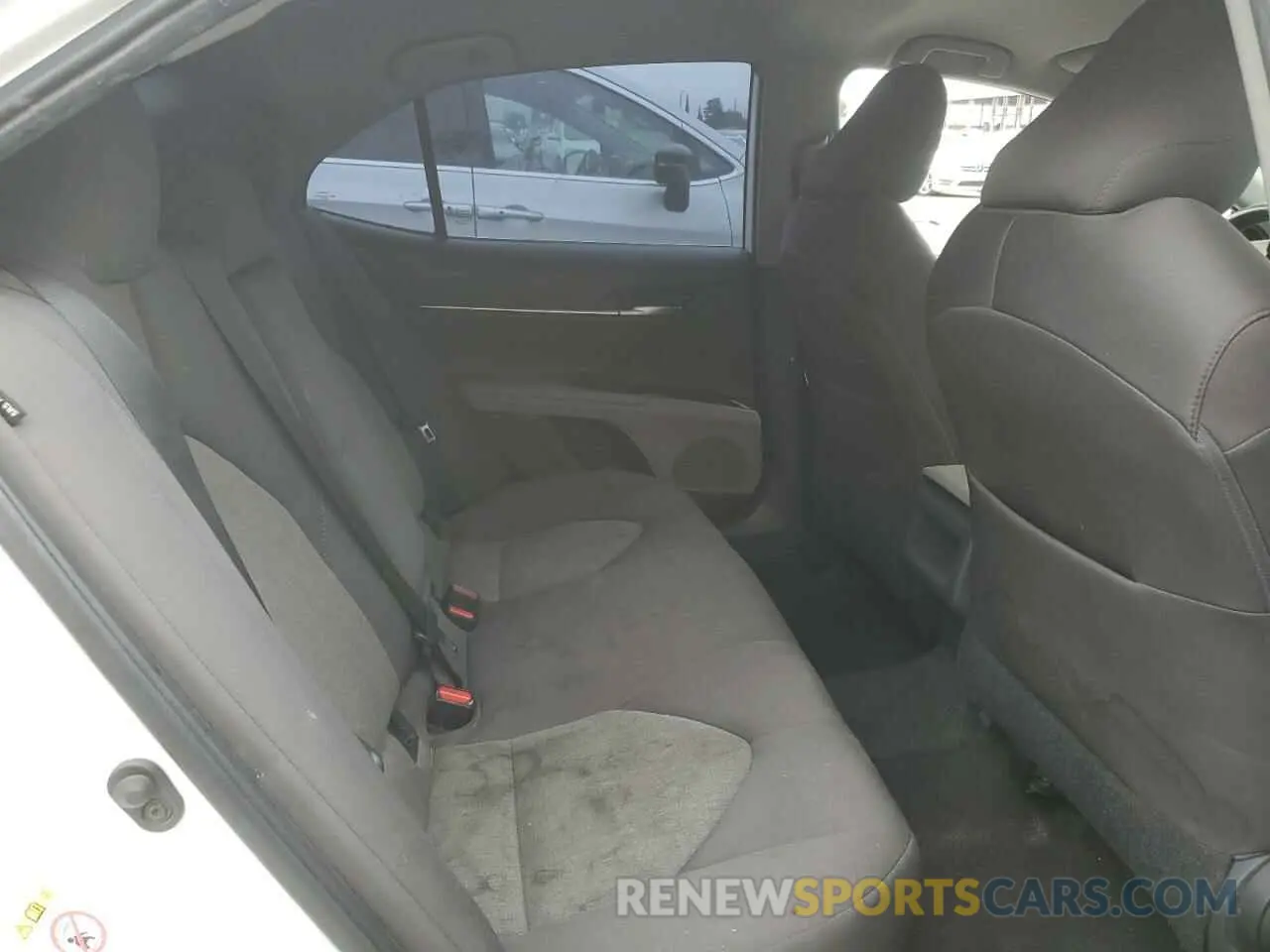 10 Photograph of a damaged car 4T1B11HK5KU757680 TOYOTA CAMRY 2019