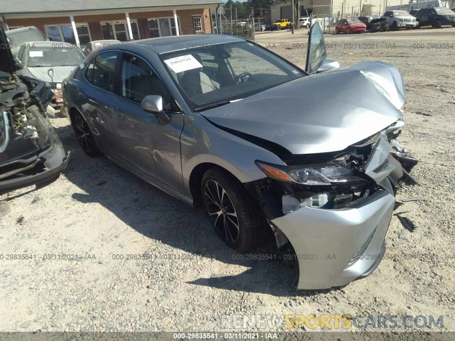 1 Photograph of a damaged car 4T1B11HK5KU770431 TOYOTA CAMRY 2019