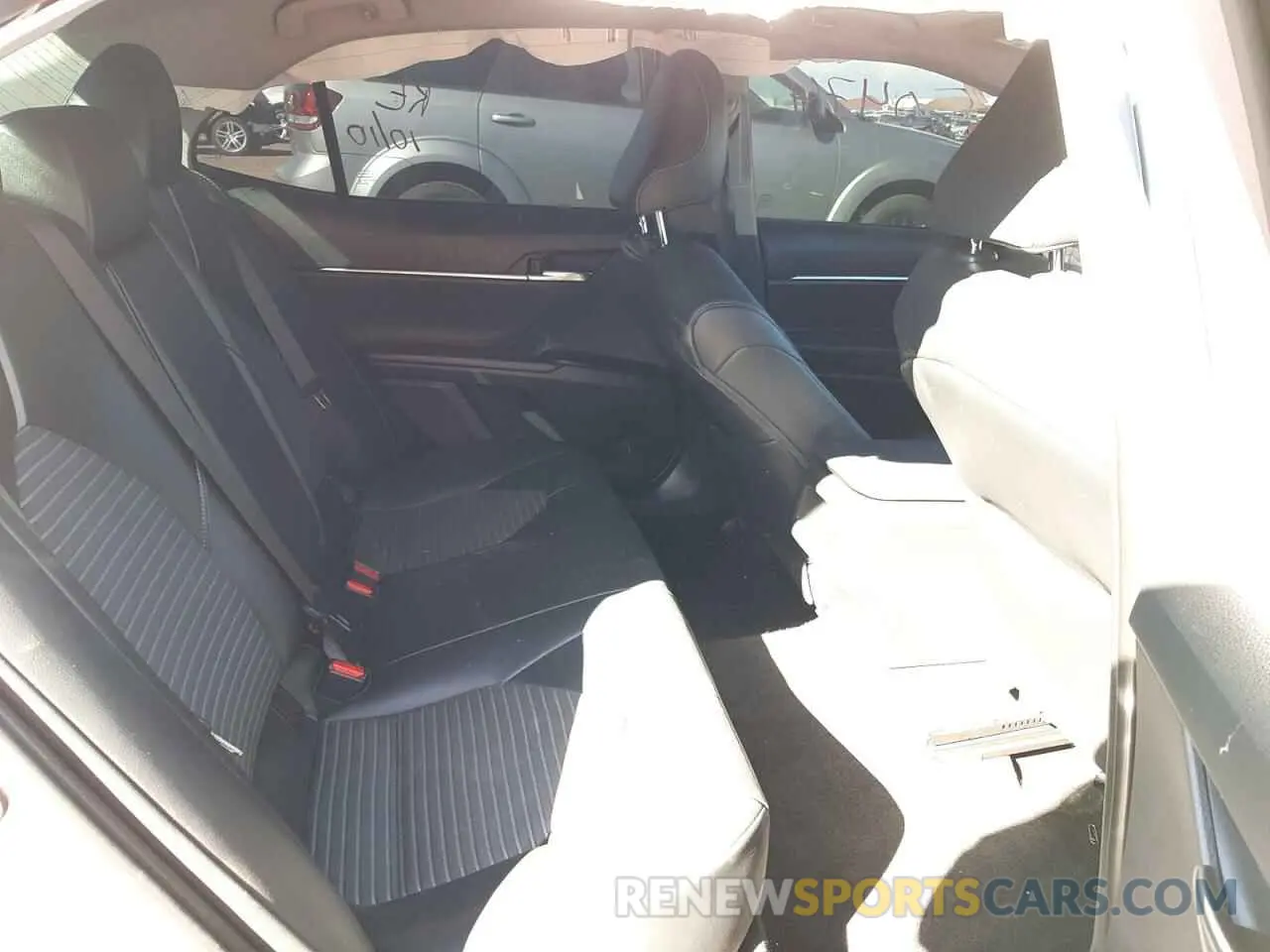 6 Photograph of a damaged car 4T1B11HK5KU776049 TOYOTA CAMRY 2019