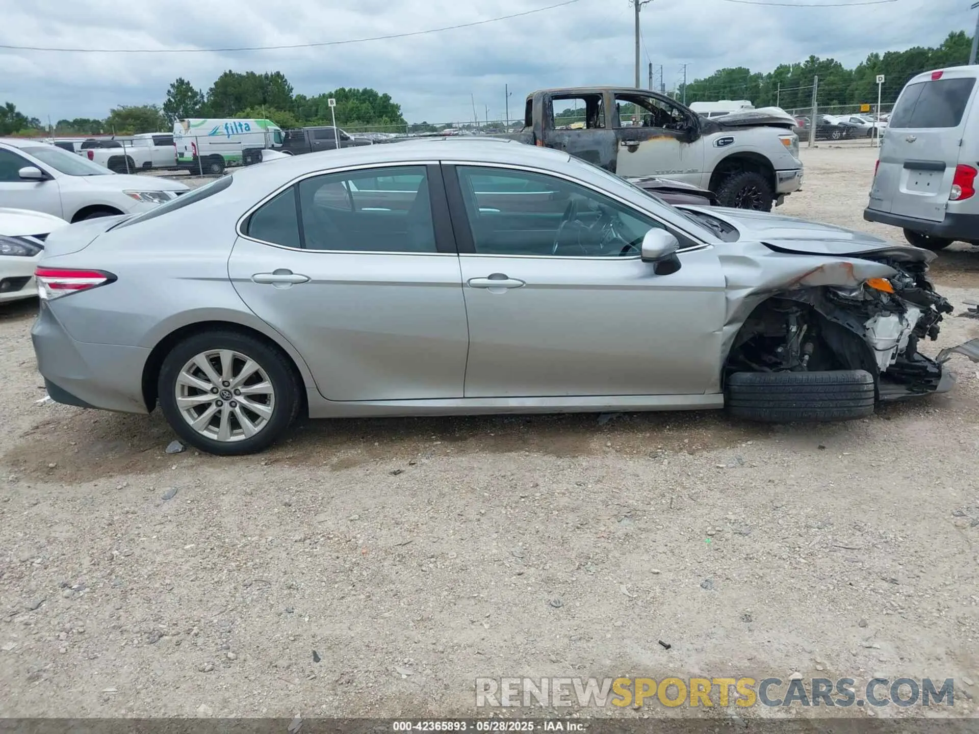 14 Photograph of a damaged car 4T1B11HK5KU777573 TOYOTA CAMRY 2019
