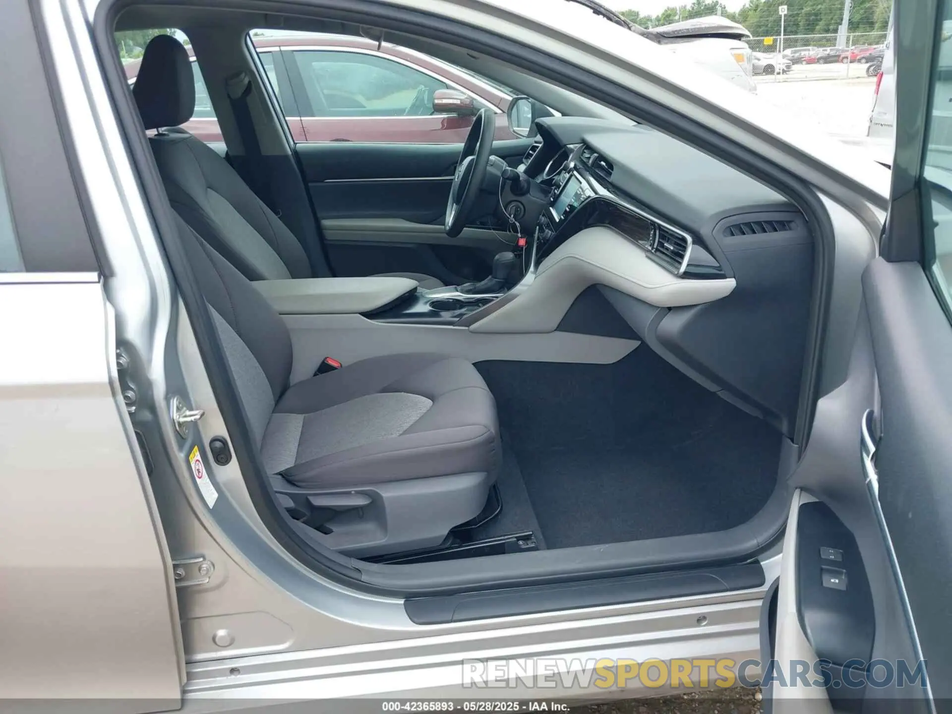5 Photograph of a damaged car 4T1B11HK5KU777573 TOYOTA CAMRY 2019