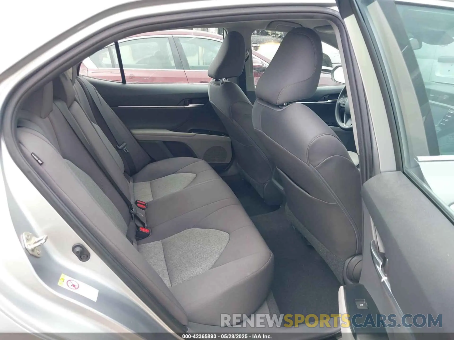 8 Photograph of a damaged car 4T1B11HK5KU777573 TOYOTA CAMRY 2019
