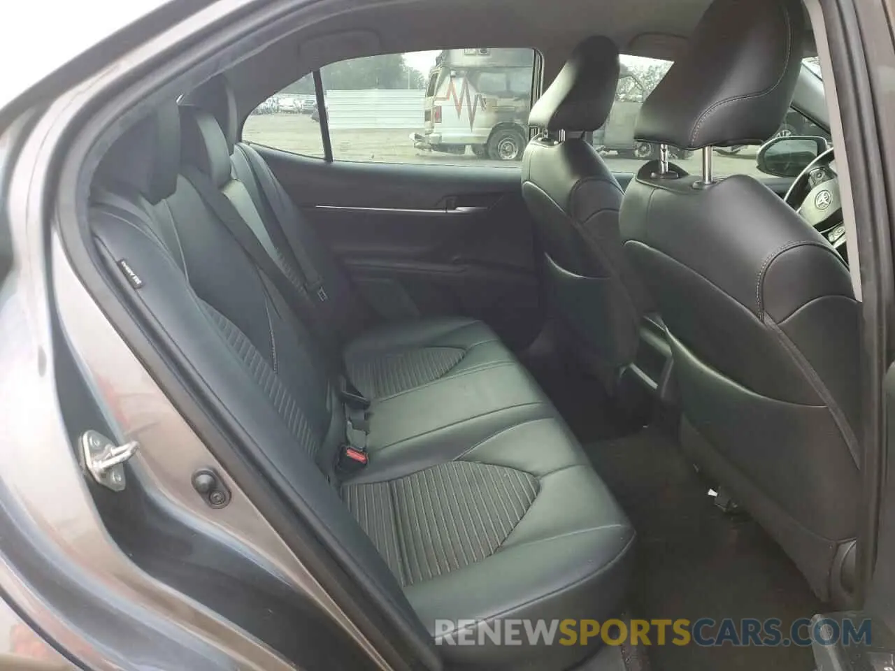 10 Photograph of a damaged car 4T1B11HK5KU796589 TOYOTA CAMRY 2019