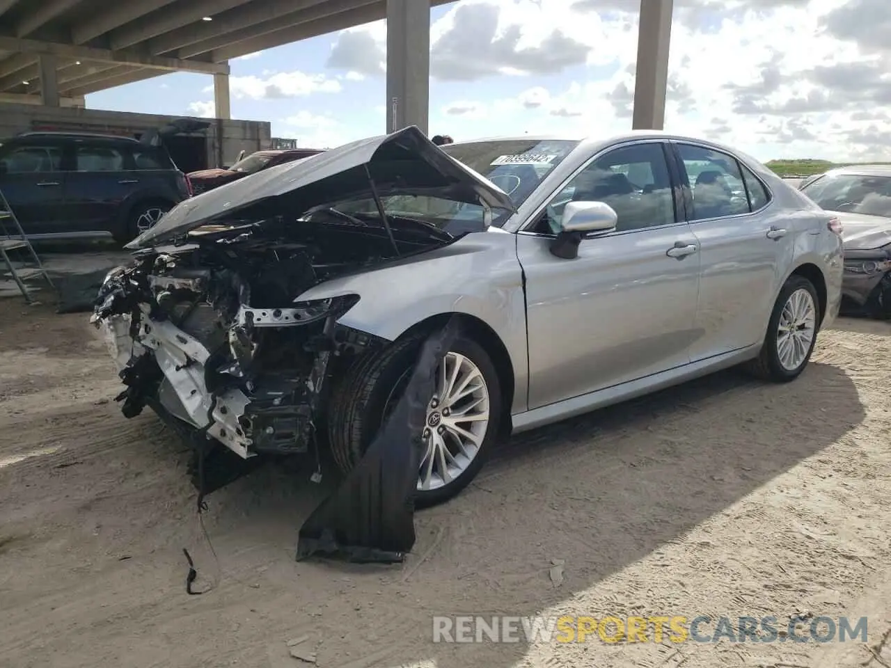 1 Фотография поврежденного автомобиля 4T1B11HK5KU797841 TOYOTA CAMRY 2019