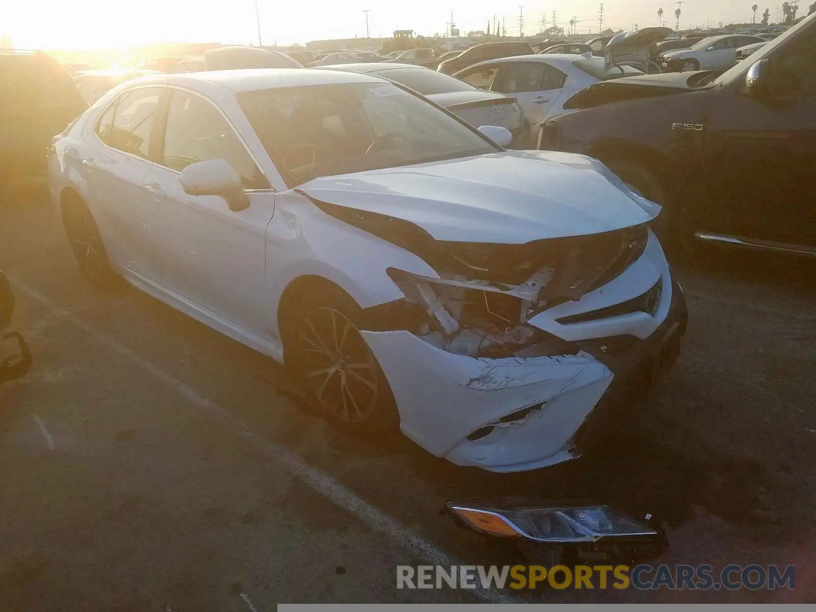 1 Photograph of a damaged car 4T1B11HK5KU801872 TOYOTA CAMRY 2019