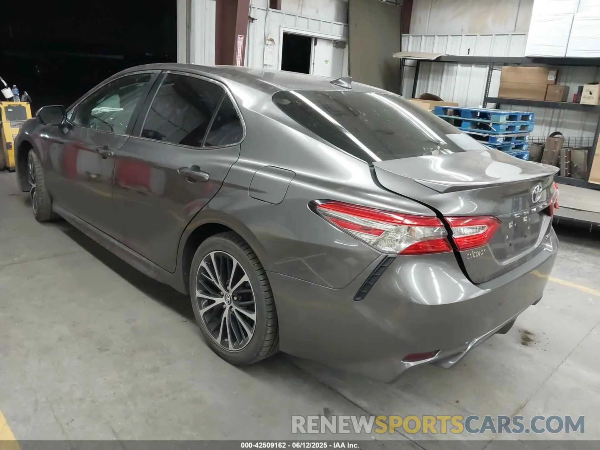3 Photograph of a damaged car 4T1B11HK5KU808563 TOYOTA CAMRY 2019
