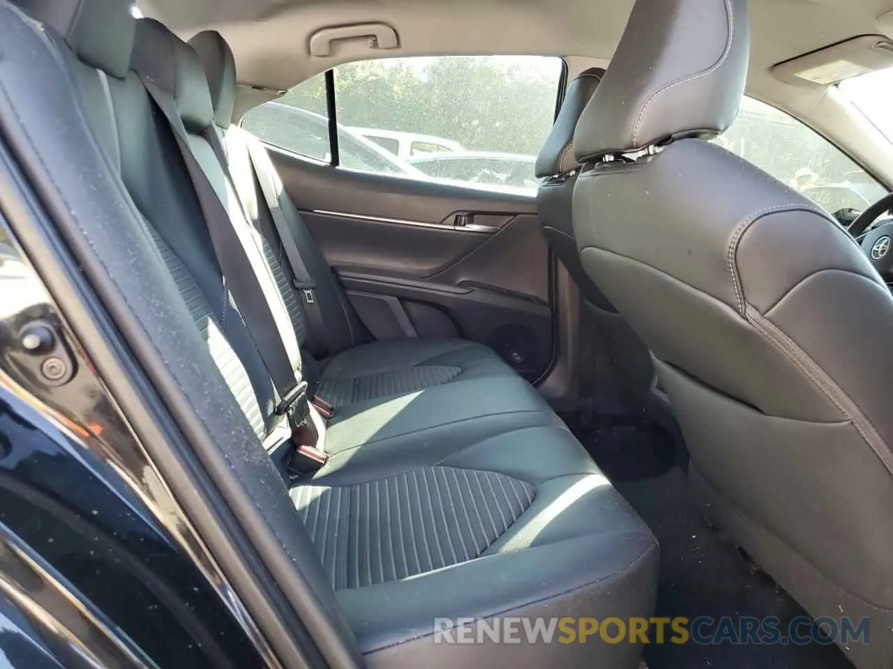 6 Photograph of a damaged car 4T1B11HK5KU813469 TOYOTA CAMRY 2019