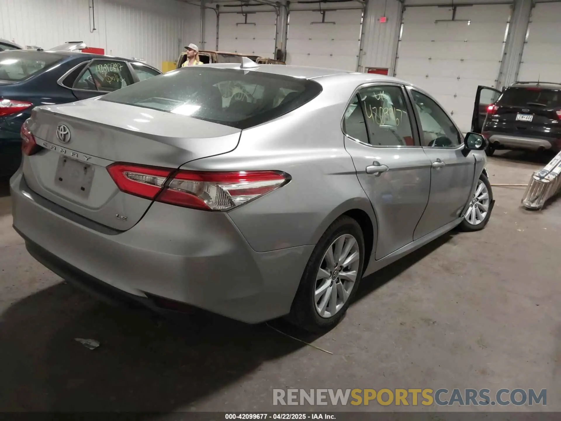 4 Фотография поврежденного автомобиля 4T1B11HK5KU814007 TOYOTA CAMRY 2019