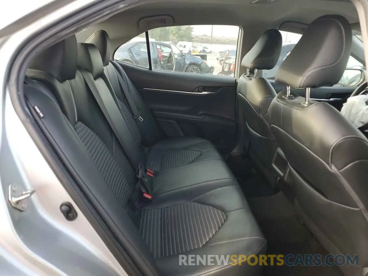 10 Photograph of a damaged car 4T1B11HK5KU823659 TOYOTA CAMRY 2019