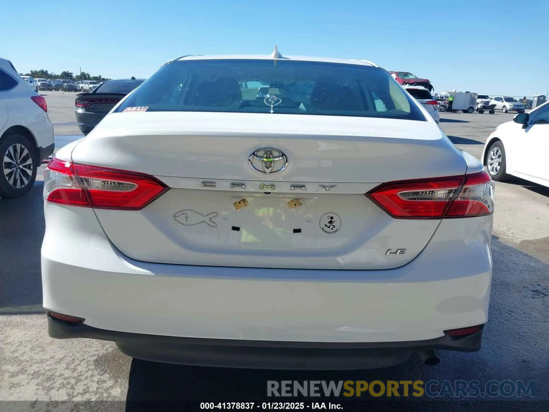 16 Фотография поврежденного автомобиля 4T1B11HK5KU824360 TOYOTA CAMRY 2019
