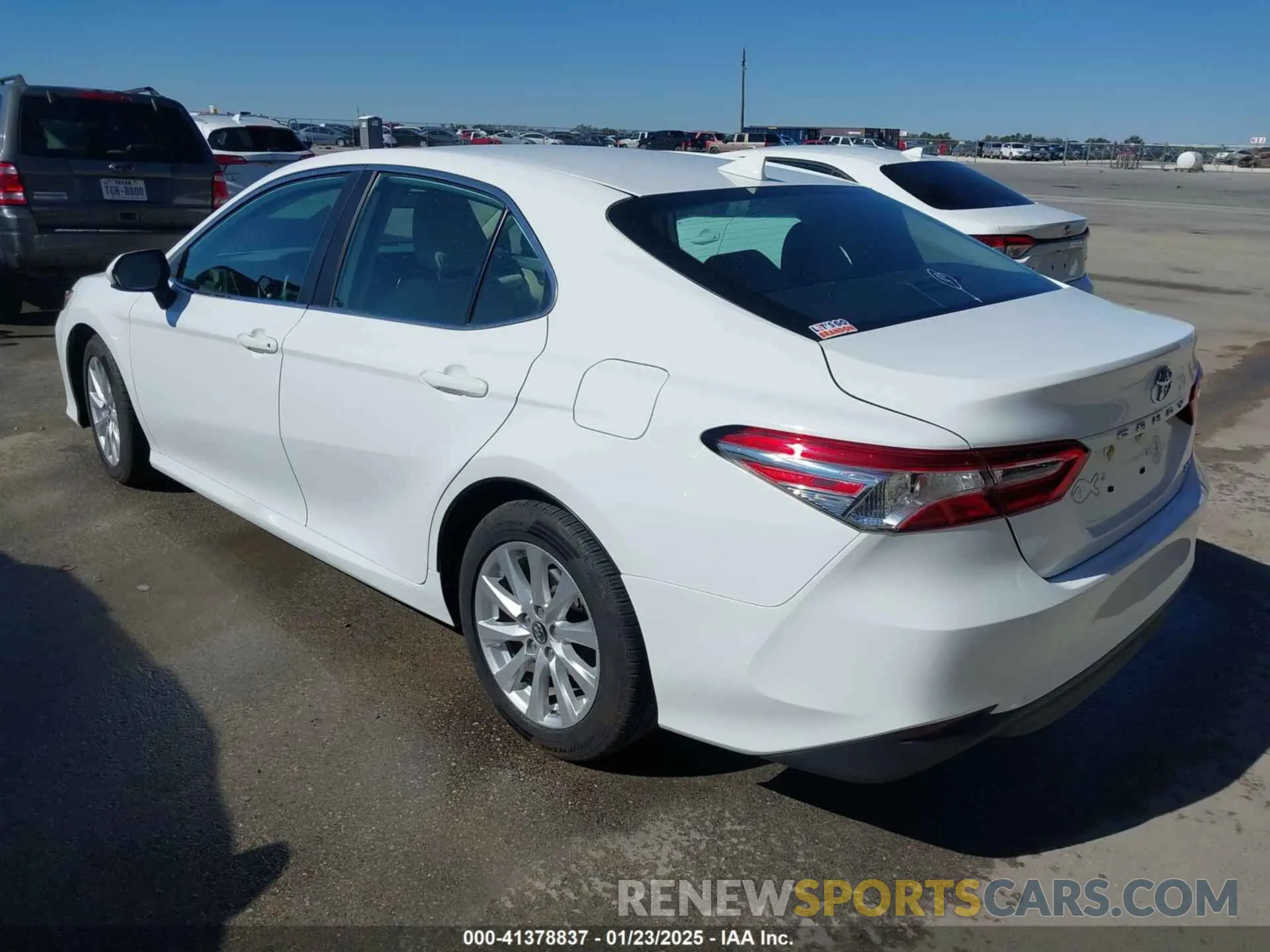 3 Фотография поврежденного автомобиля 4T1B11HK5KU824360 TOYOTA CAMRY 2019