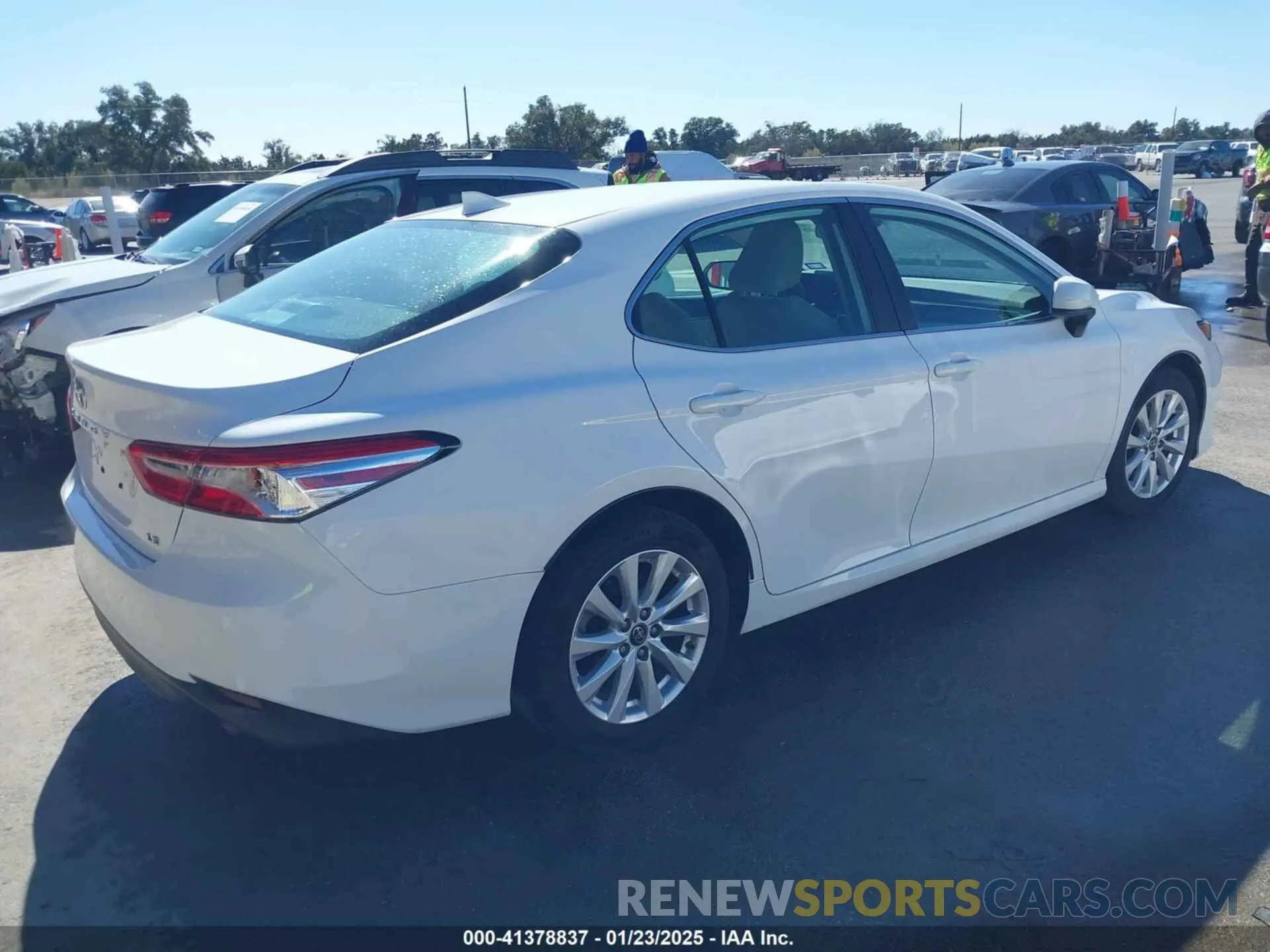4 Фотография поврежденного автомобиля 4T1B11HK5KU824360 TOYOTA CAMRY 2019
