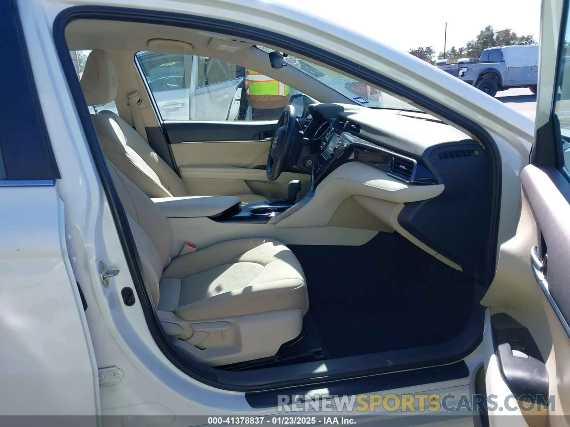 5 Фотография поврежденного автомобиля 4T1B11HK5KU824360 TOYOTA CAMRY 2019