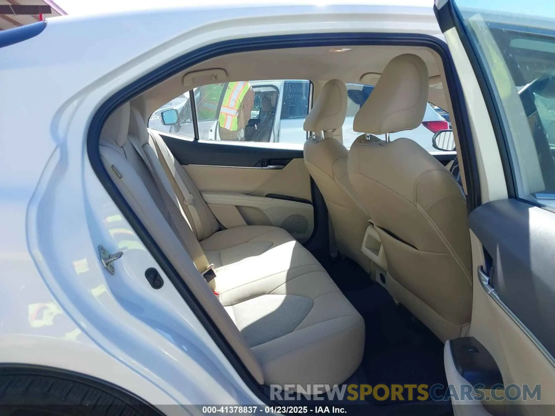8 Фотография поврежденного автомобиля 4T1B11HK5KU824360 TOYOTA CAMRY 2019
