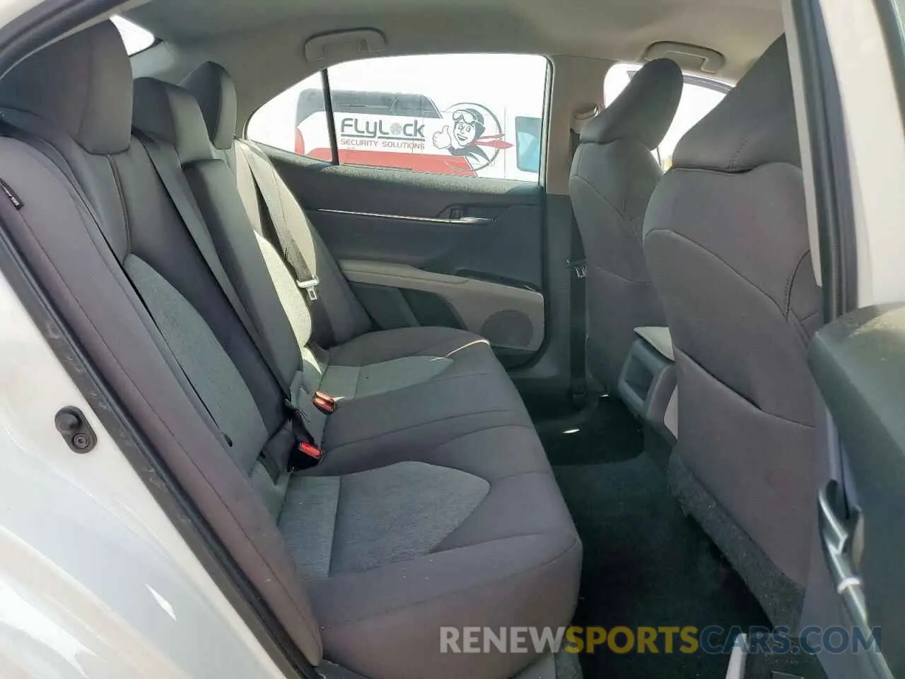 10 Photograph of a damaged car 4T1B11HK5KU825122 TOYOTA CAMRY 2019