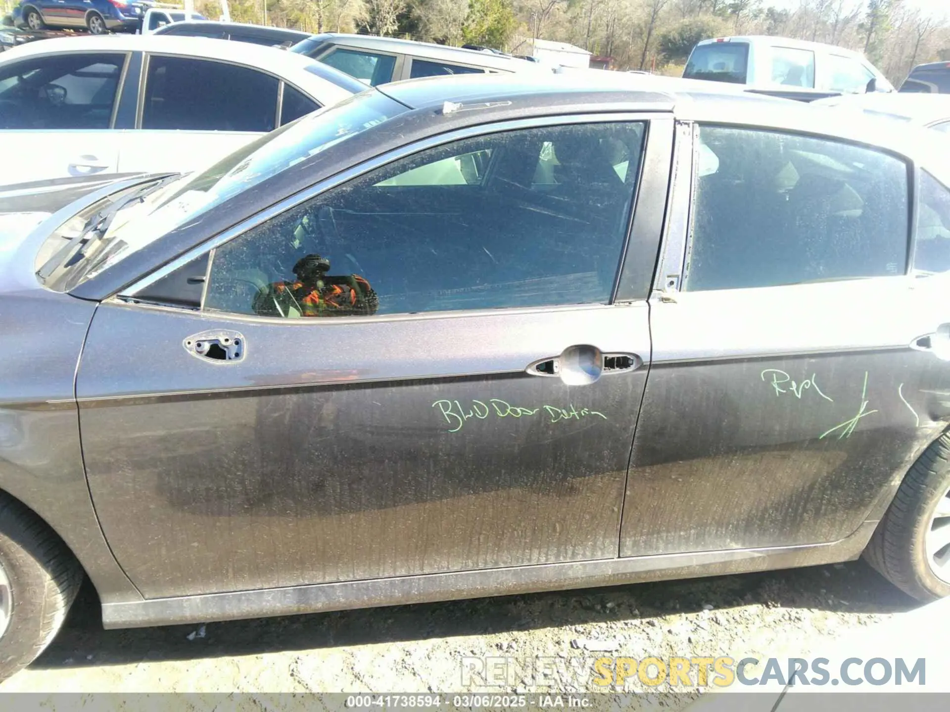 14 Photograph of a damaged car 4T1B11HK5KU826707 TOYOTA CAMRY 2019
