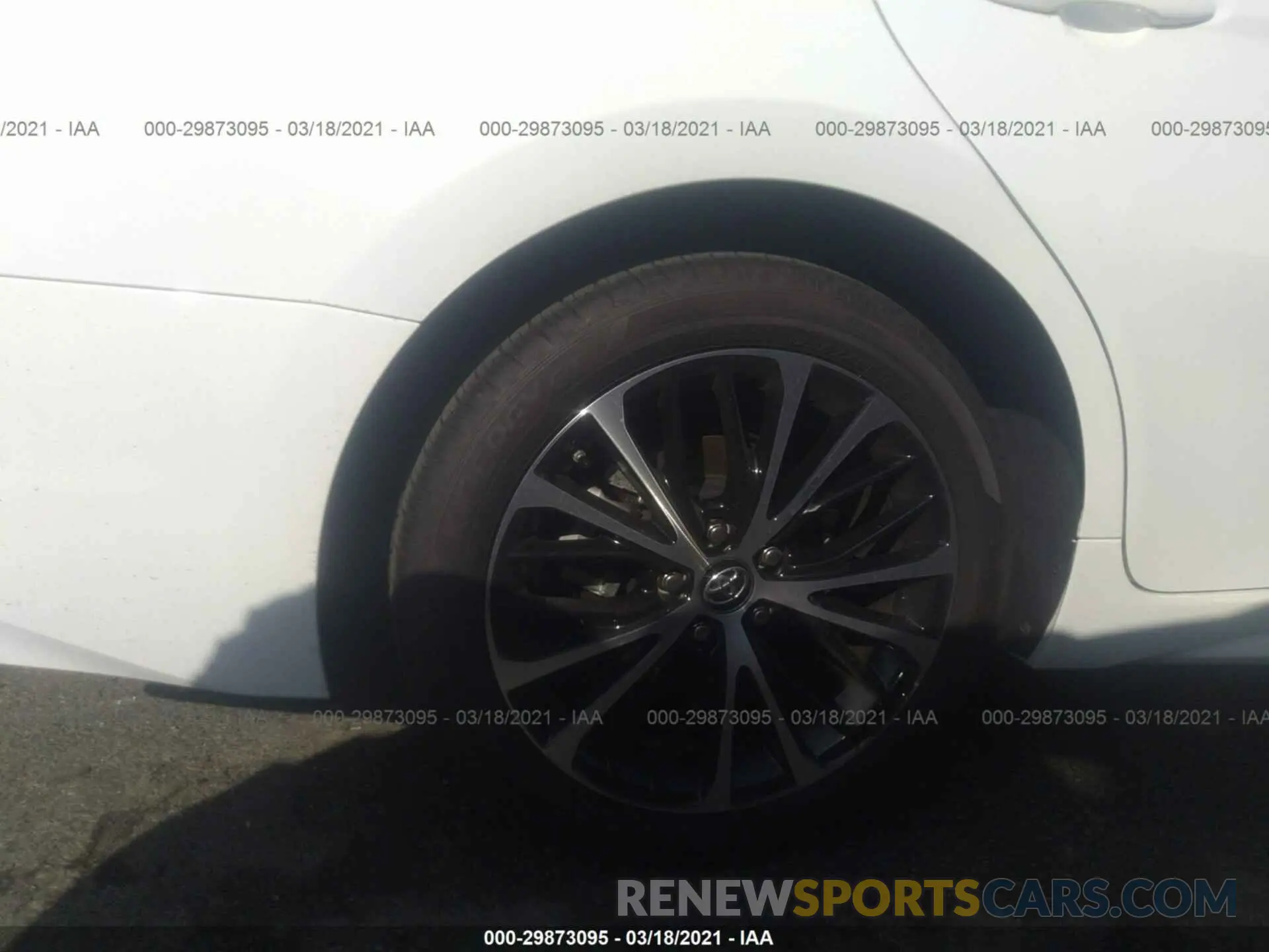 16 Photograph of a damaged car 4T1B11HK5KU829848 TOYOTA CAMRY 2019