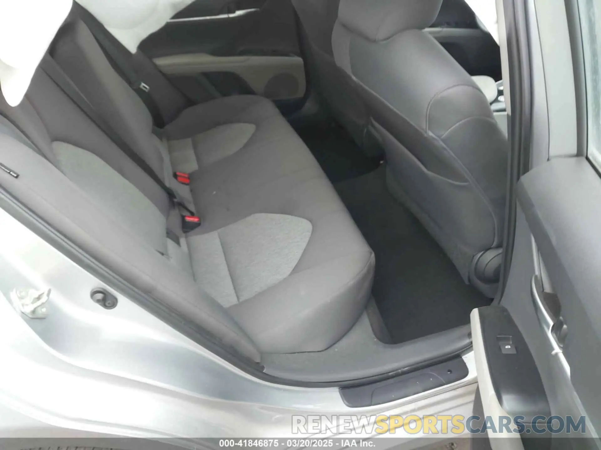 8 Photograph of a damaged car 4T1B11HK5KU833544 TOYOTA CAMRY 2019