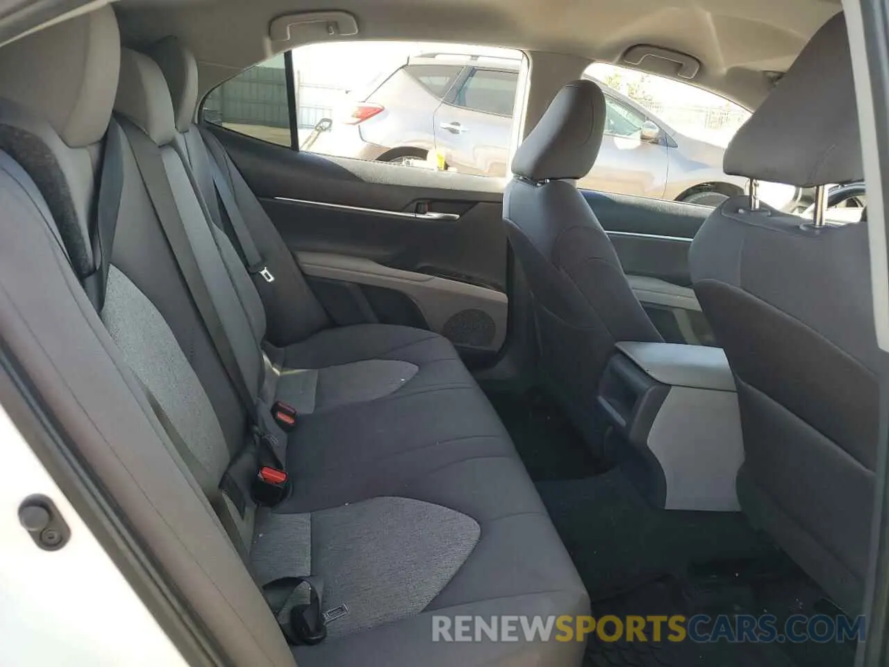 10 Photograph of a damaged car 4T1B11HK5KU841398 TOYOTA CAMRY 2019