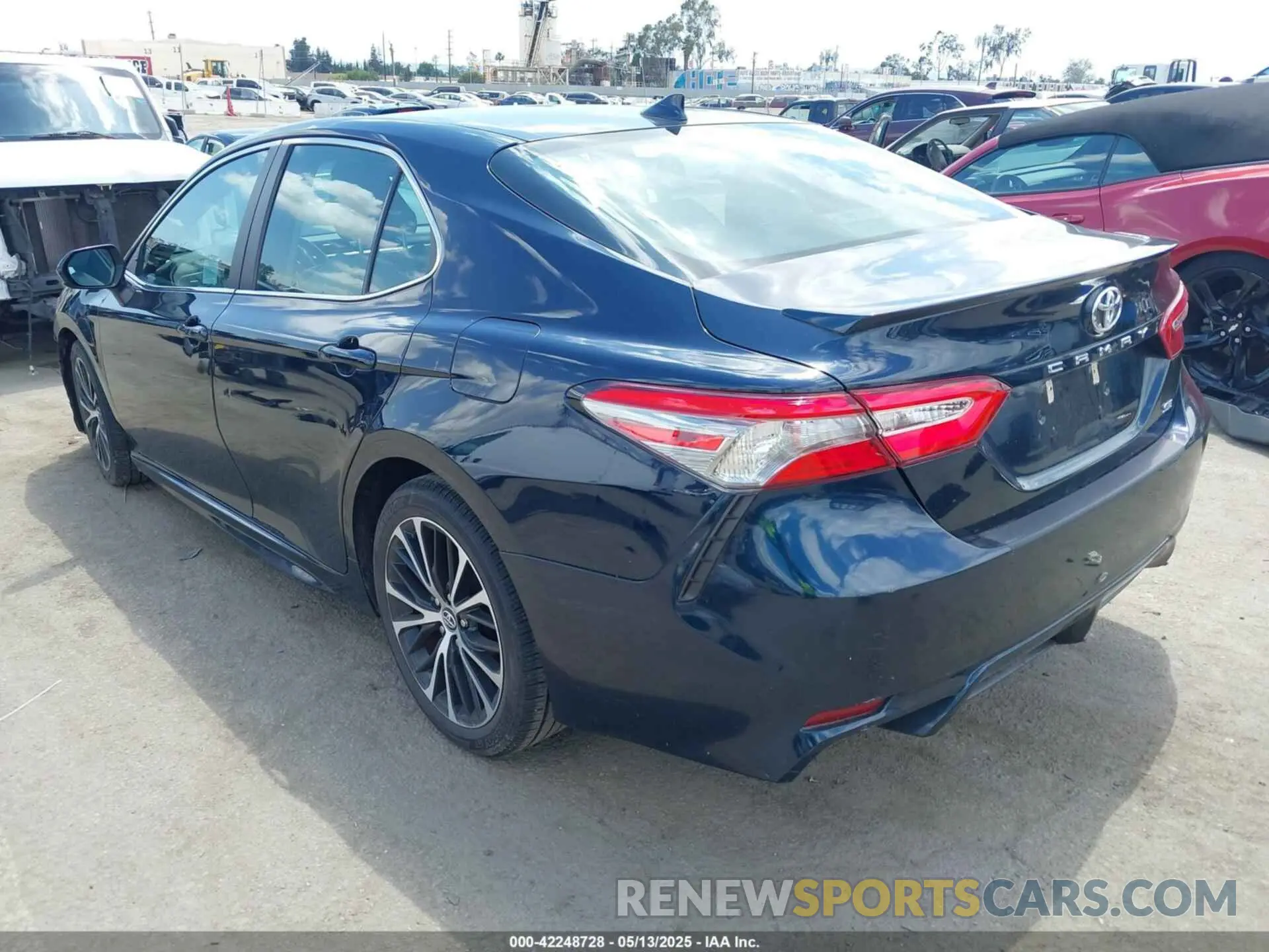 3 Фотография поврежденного автомобиля 4T1B11HK5KU852174 TOYOTA CAMRY 2019
