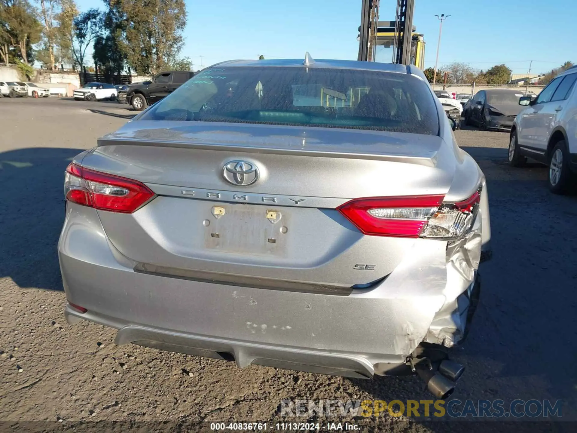 16 Photograph of a damaged car 4T1B11HK6KU164958 TOYOTA CAMRY 2019