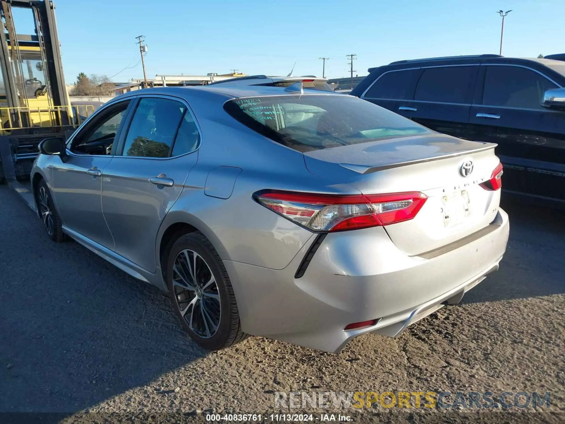 3 Photograph of a damaged car 4T1B11HK6KU164958 TOYOTA CAMRY 2019
