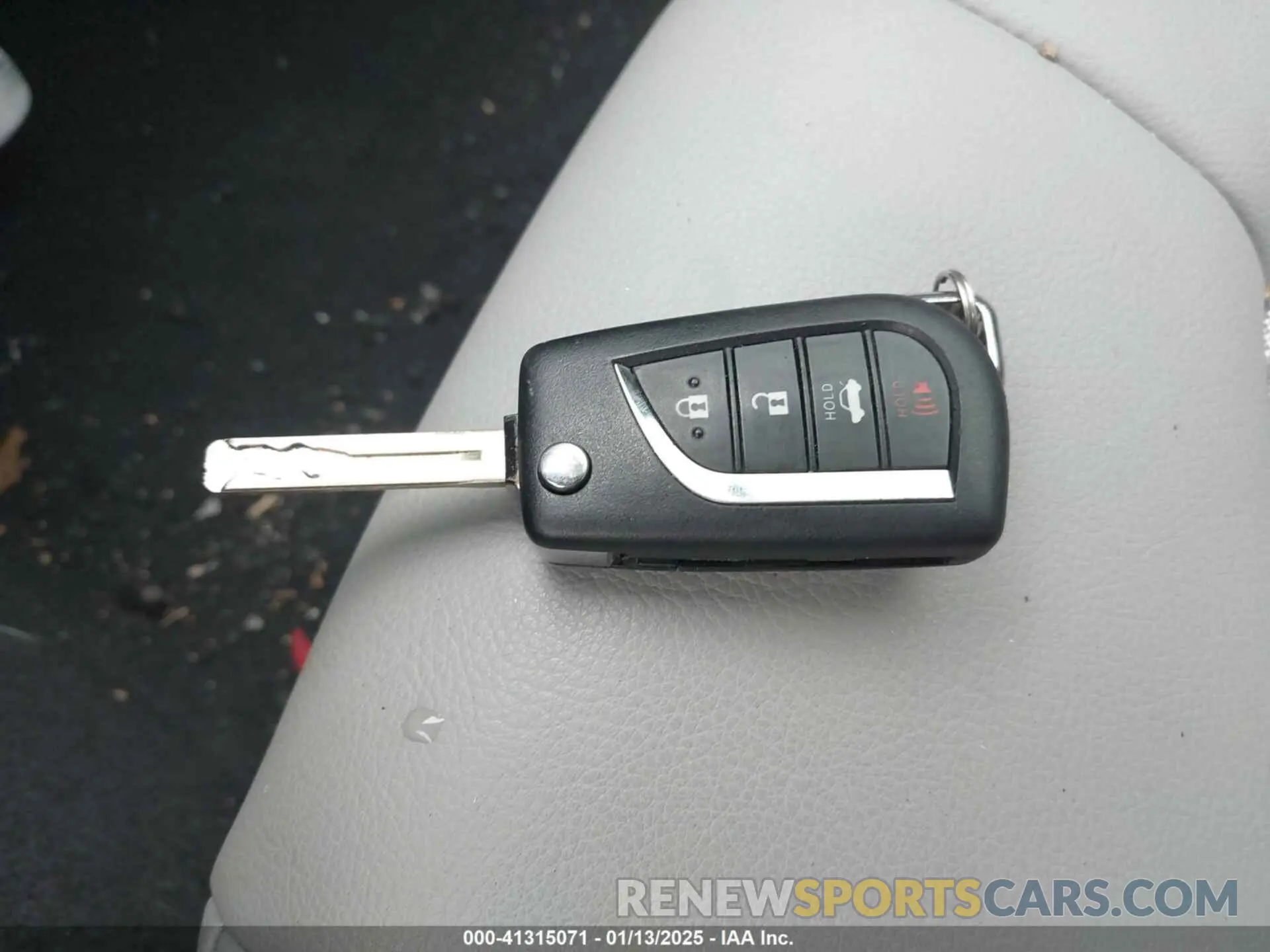 11 Фотография поврежденного автомобиля 4T1B11HK6KU167682 TOYOTA CAMRY 2019