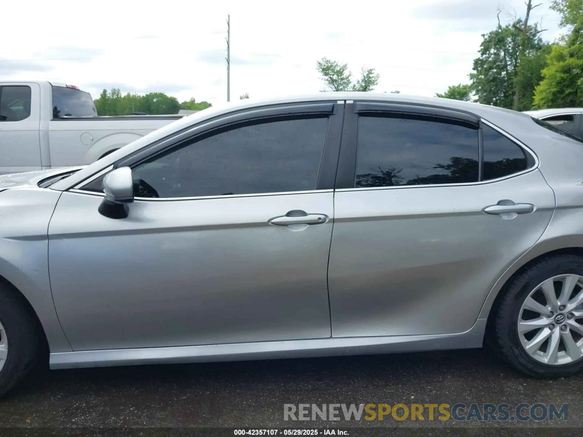 15 Фотография поврежденного автомобиля 4T1B11HK6KU170260 TOYOTA CAMRY 2019