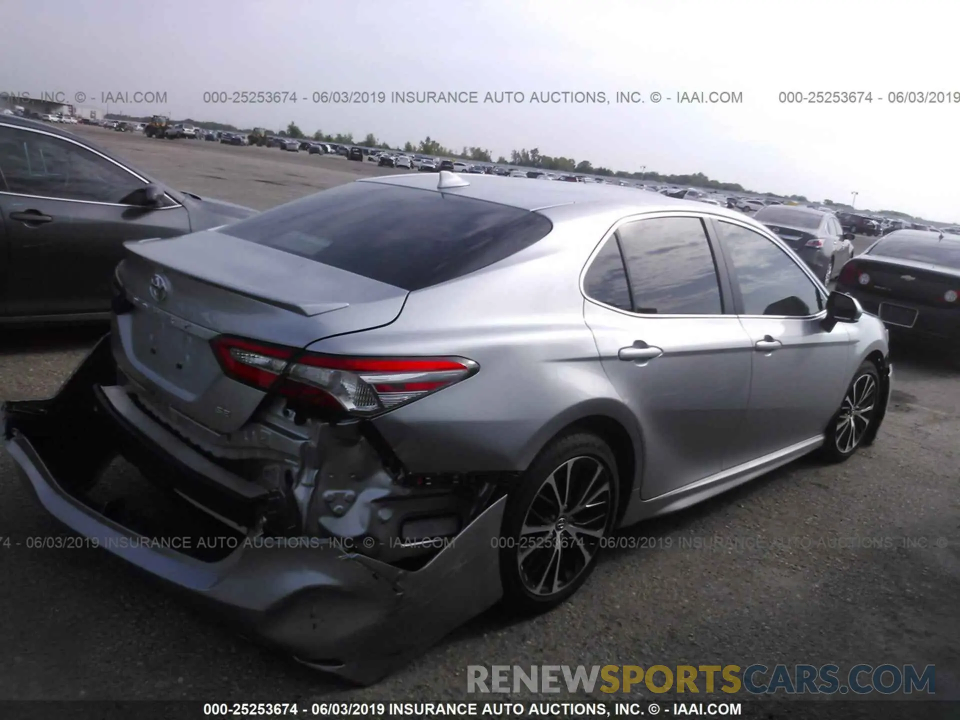 4 Photograph of a damaged car 4T1B11HK6KU195532 TOYOTA CAMRY 2019