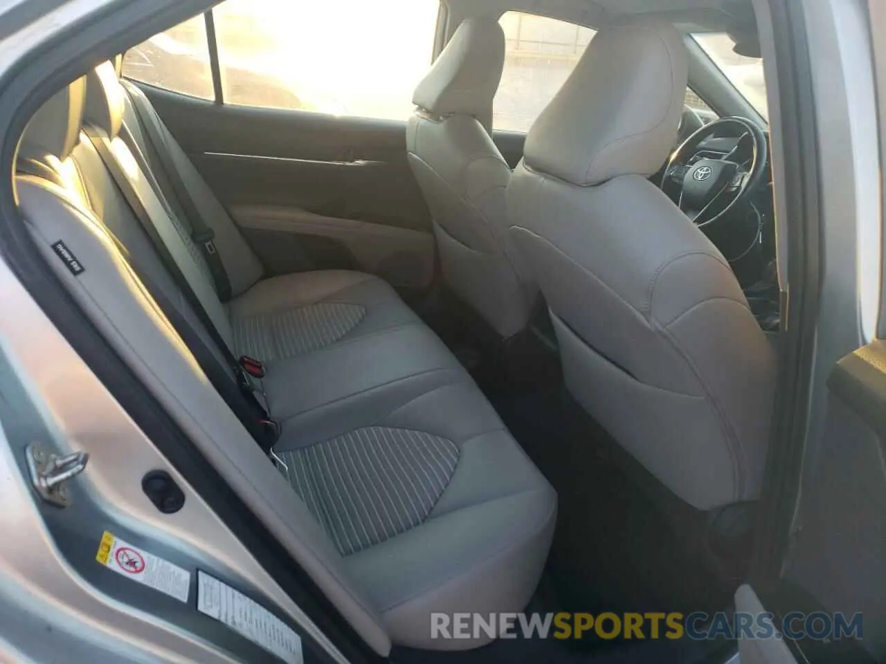 10 Photograph of a damaged car 4T1B11HK6KU204049 TOYOTA CAMRY 2019