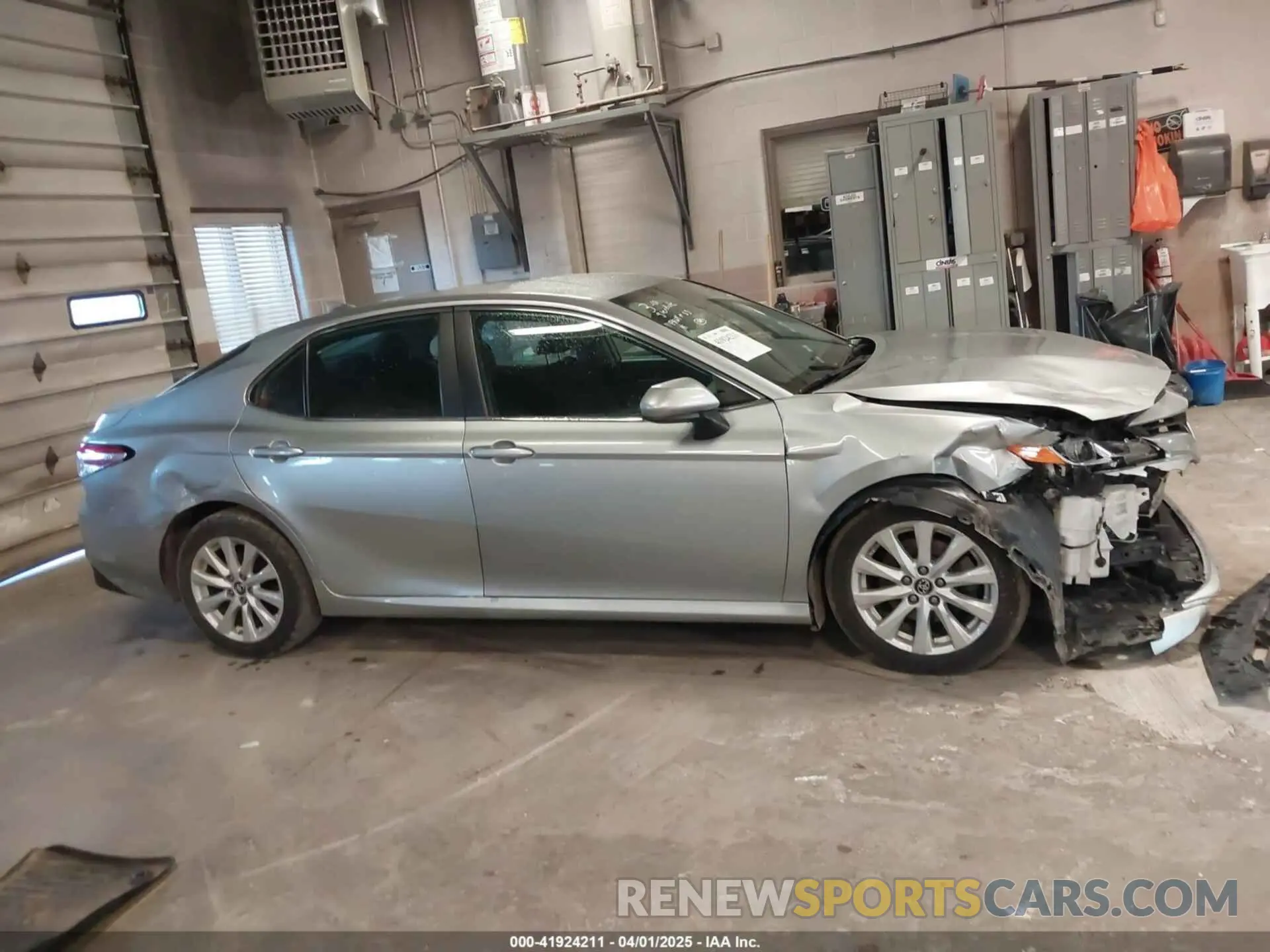 13 Фотография поврежденного автомобиля 4T1B11HK6KU210613 TOYOTA CAMRY 2019