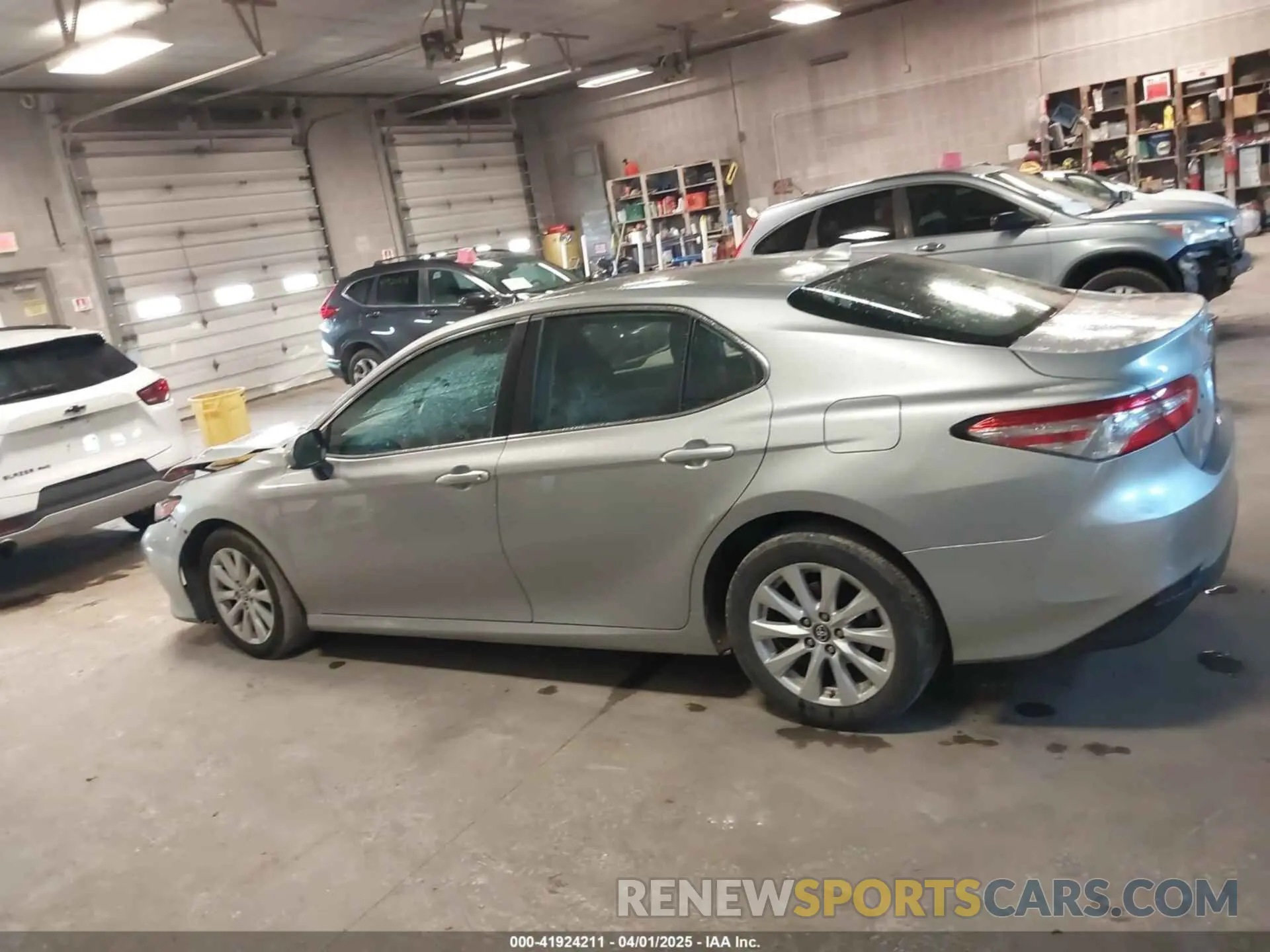 14 Фотография поврежденного автомобиля 4T1B11HK6KU210613 TOYOTA CAMRY 2019