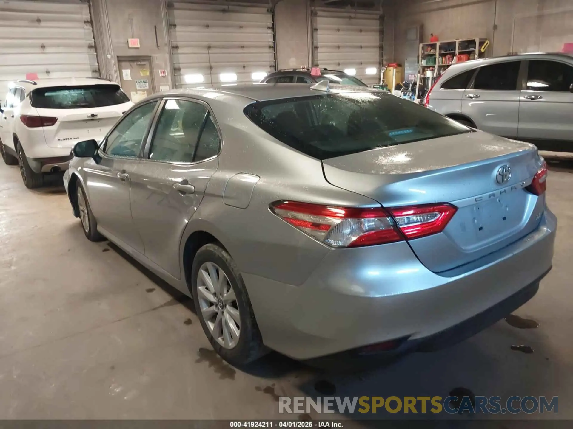 3 Фотография поврежденного автомобиля 4T1B11HK6KU210613 TOYOTA CAMRY 2019