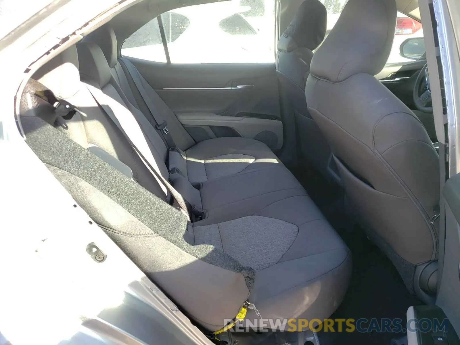 6 Photograph of a damaged car 4T1B11HK6KU213933 TOYOTA CAMRY 2019