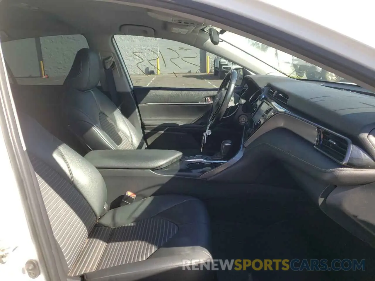 5 Photograph of a damaged car 4T1B11HK6KU219716 TOYOTA CAMRY 2019