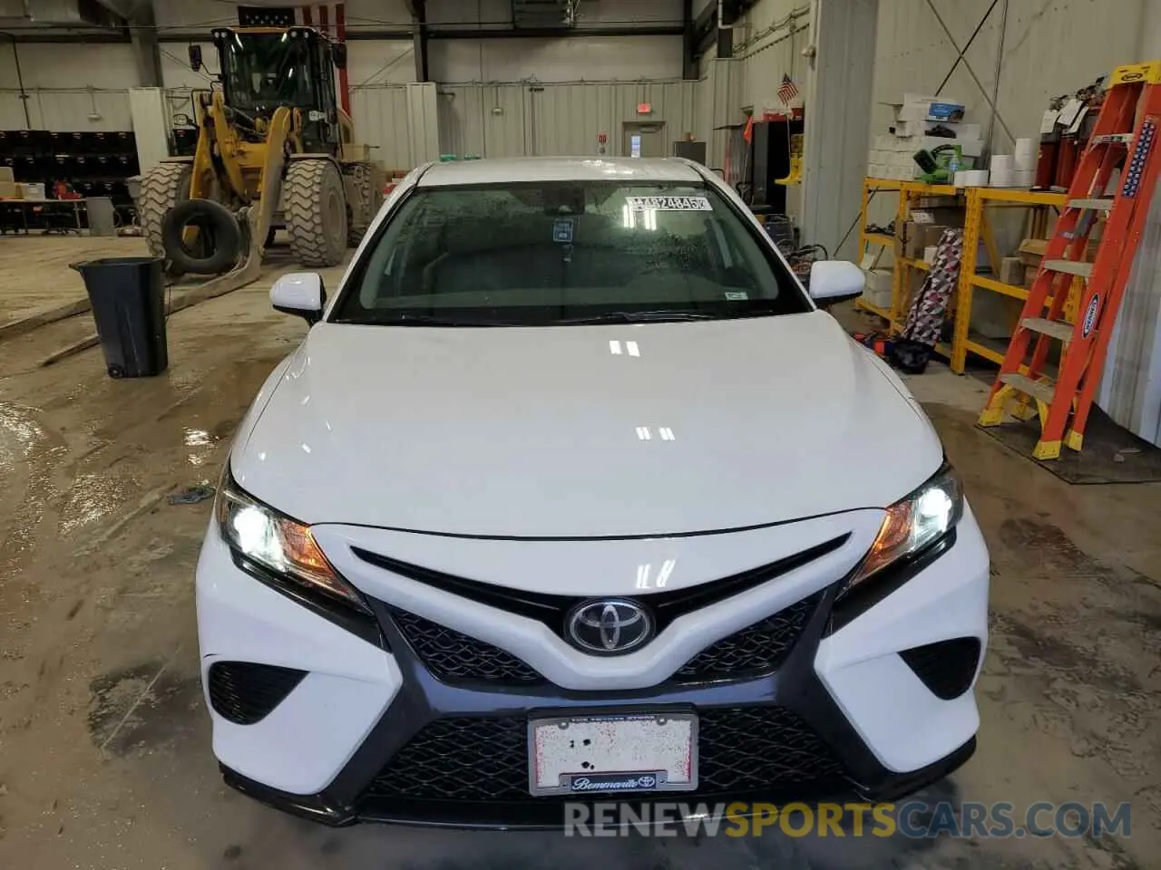 5 Photograph of a damaged car 4T1B11HK6KU220428 TOYOTA CAMRY 2019